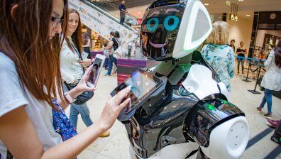 2030 г.: Изкуственият интелект предизвиква търсене на хора с философски профил