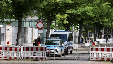 Мъж се вряза с колата си в хора в Германия, жена му и детето им са сред ранените