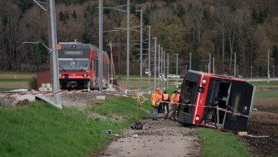 Ураганен вятър "избута" два влака от релсите в Швейцария, пострадали са 15 души