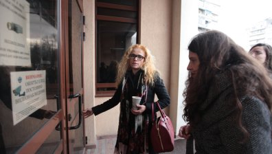 Съдът проверява кой е писал в тефтерчето на Десислава Иванчева