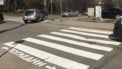 Възрастна жена загина, след като бе пометена на пешеходна пътека в Сливен