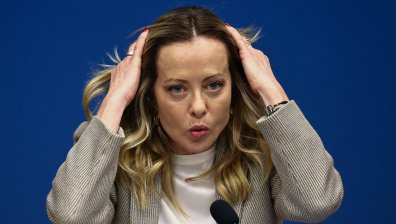 Типична италианка: Емоциите на Мелони по време на "изповедта" ѝ (СНИМКИ) 