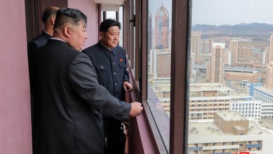 Северна Корея започна "изтребване на потребителите на китайски смартфони"