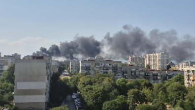 Голям пожар гори в столичния квартал "Люлин" (+ВИДЕО)