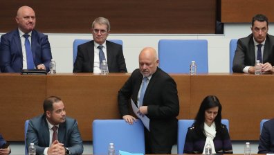 Обидни епитети по адрес на Тагарев: Управляващи и опозиция се скараха заради министъра