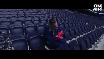 Вратарят Голини записа рап песен на покрива на фантастичния стадион на "Тотнъм"