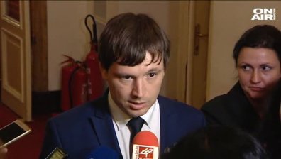 Георги Стоилов застава пред парламентарната група на БСП 