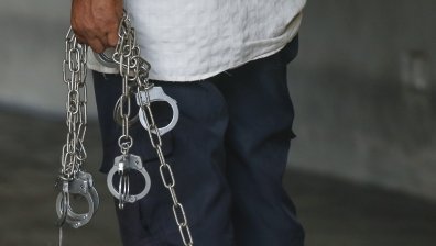 За първи път в САЩ осъдиха родители, купили на сина си оръжие, убил човек