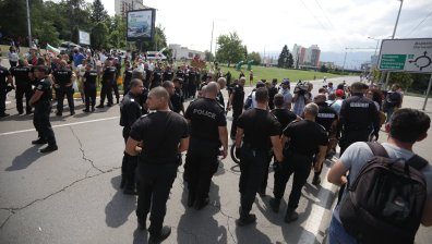 Задържан мъж и счупено стъкло на кола след конференцията на ГЕРБ