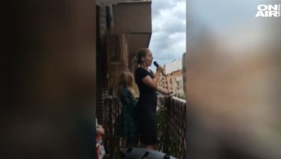 Българско сопрано поздрави съседите си от балкона си във Валенсия
