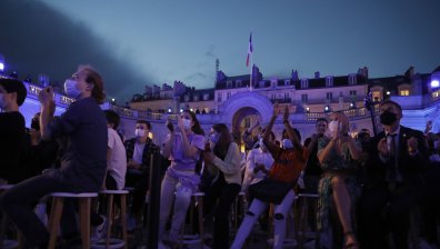 Без маски и вечерен час: Хиляди отбелязаха празника на музиката във Франция