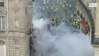 След протестите в Париж: 300 души са арестувани, 100 са ранени