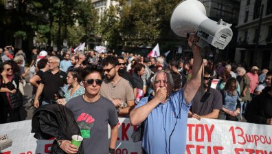 Протест в Гърция срещу 13-часовия работен ден (СНИМКИ)