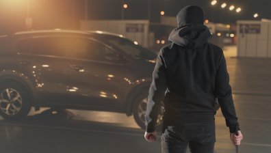 Крадци изпразниха луксозен автосалон в Канада