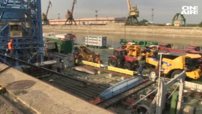 15 машини пристигнаха в Русе по Дунав, ще полагат тръбите на "Балкански поток"