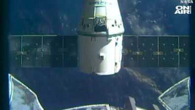 Капсулата Dragon на SpaceX кацна на Земята