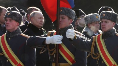 Оферта "пушечно месо": Путин помилва затворници, ако се включат в армията