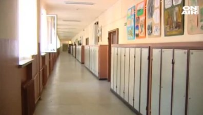 Политика в учебниците: Казват ли истината уроците?