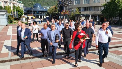 Нинова: Застанахме до бизнеса и спряхме рекета, който властваше при Борисов