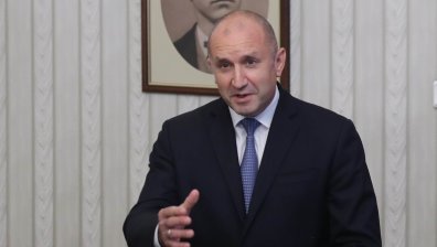 Политолози: Не се очертават предсрочни избори, Радев говори като политически лидер