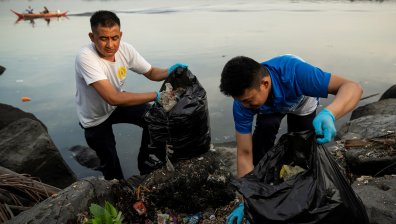 Масови кампании за почистване на крайбрежията преди Световния ден на океаните (СНИМКИ)