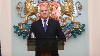 Радев внесе оставката си в Конституционния съд