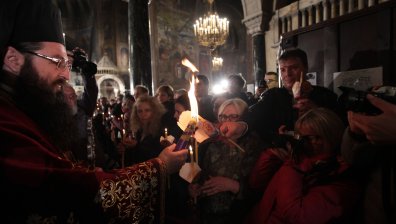 Христос Воскресе! Православните християни посрещнаха най-светлия празник