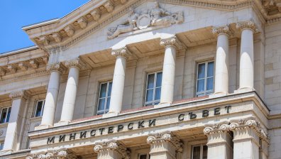 МС: Няма криза за настаняване на бежанци от трети страни, не строим нови центрове