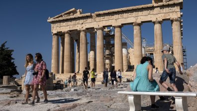 Задължителен отрицателен тест за пристигащите българи със самолет в Гърция