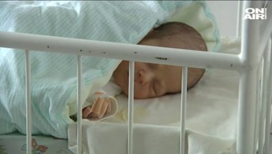Бебе в кутия... Как по света се справят с изоставените деца?