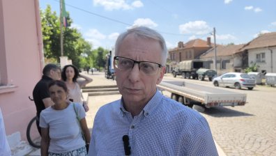 Местните от село Воден изгониха Кирил Петков и Николай Денков: "Изчезвайте"