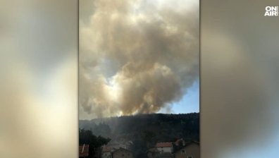 Локализираха големия пожар в Сливница, местните се евакуираха сами (ВИДЕО)