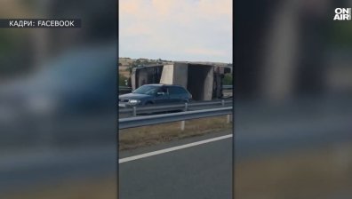 Катастрофа с ТИР край Карнобат затвори част от АМ "Тракия" към София (+ВИДЕО)