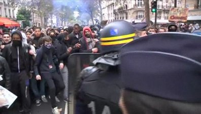 Ученици втори ден блокират училища в Париж
