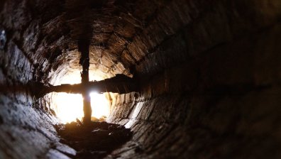 Опасно нехайство: Дълбока шахта без капак погълна 2-годишно дете в Стара Загора