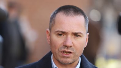 ЕП глоби Джамбазки с дневните за 6 дни заради нацисткия поздрав