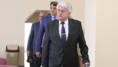 Рашков: Не виждам как може да се чадъроса човек, убил двама души