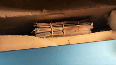 Митничари задържаха недекларирана валута - 63 550 евро и 15 000 паунда