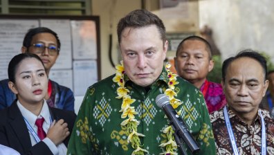 Мъск се закани да забрани iPhone заради сделката на Apple с OpenAI