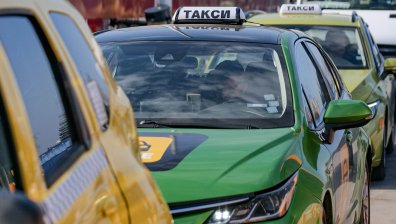 Такситата на Нова година: Плащане в левове и евро, по-високи цени от 1 януари