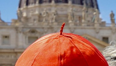 Кардиналите се изолираха от света, докато избират нов папа