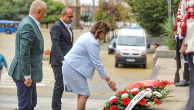 Нинова: Независимостта е отстояване на националния суверенитет