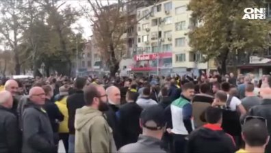 Ботевисти блокираха централен булевард в Пловдив