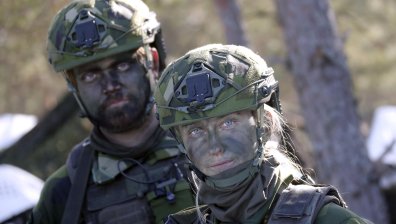 Дания въвежда задължителна военна служба и за жени