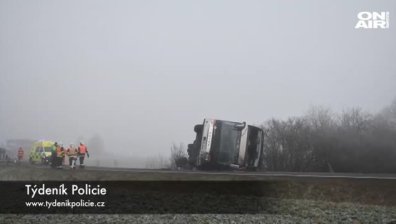 Автобус със 70 деца се преобърна в Чехия, има пострадали