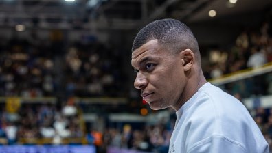 Килиан Мбапе ще получи бонус от 90 милиона евро, ако остане в ПСЖ