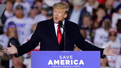 Тръмп е пренесъл класифицирана информация от Белия дом във Флорида