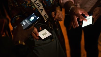 В Португалия приравняват ваксинирани и неваксинирани при посещения в барове и спортни събития