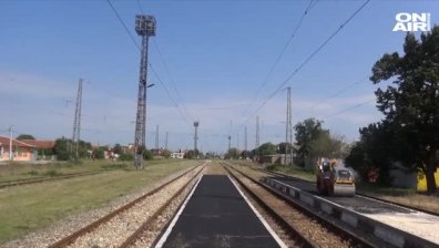 11-годишно момче с опасност за живота след екстремно селфи върху влак