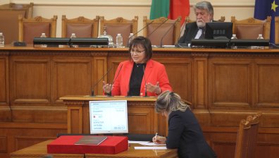 Нинова: Днешното мнозинство беше необходимо за България и за народа